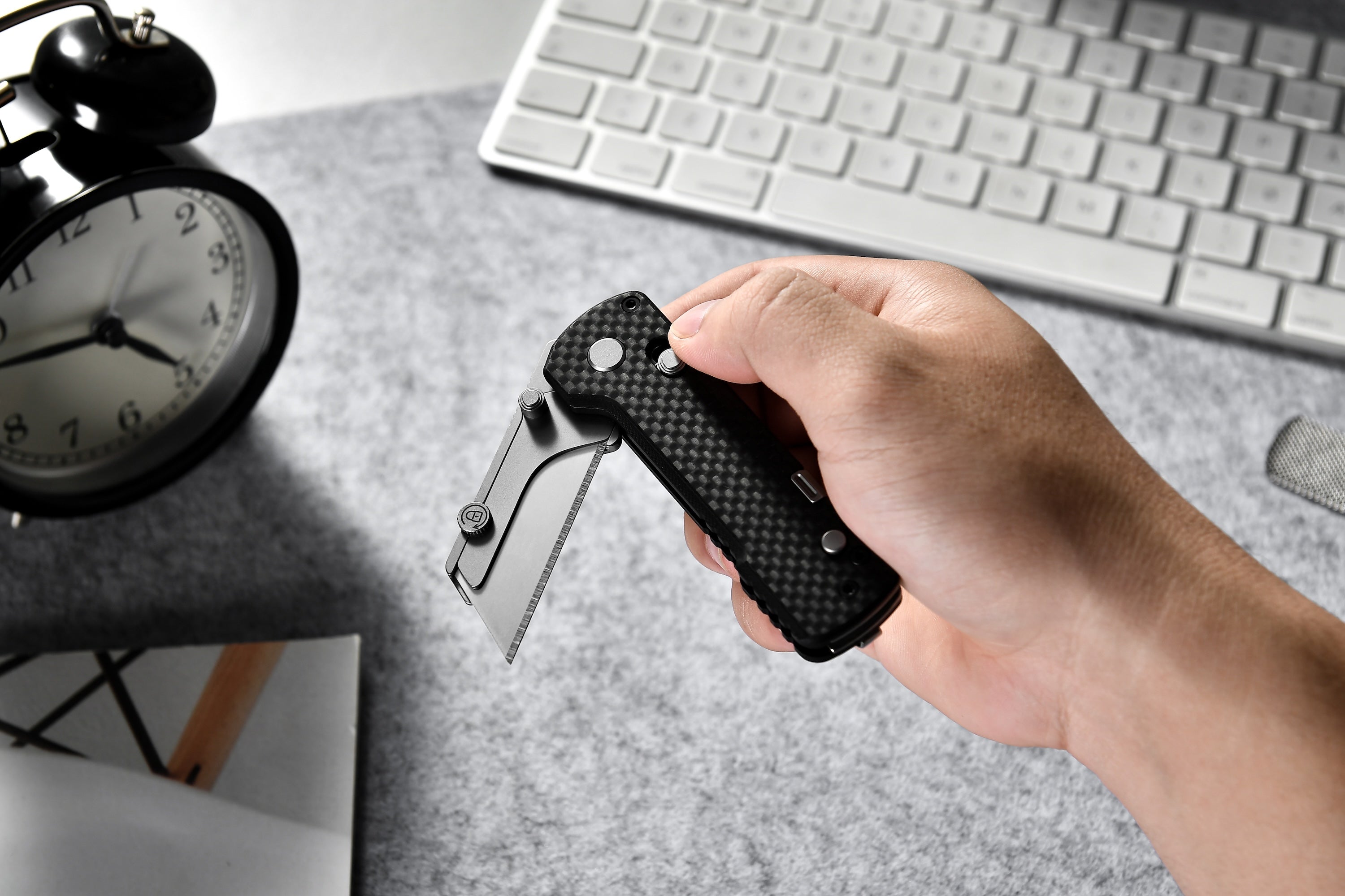 Olight U1 Pro Utility Knife with Folding Screwdriver - Carbon Black Fiber