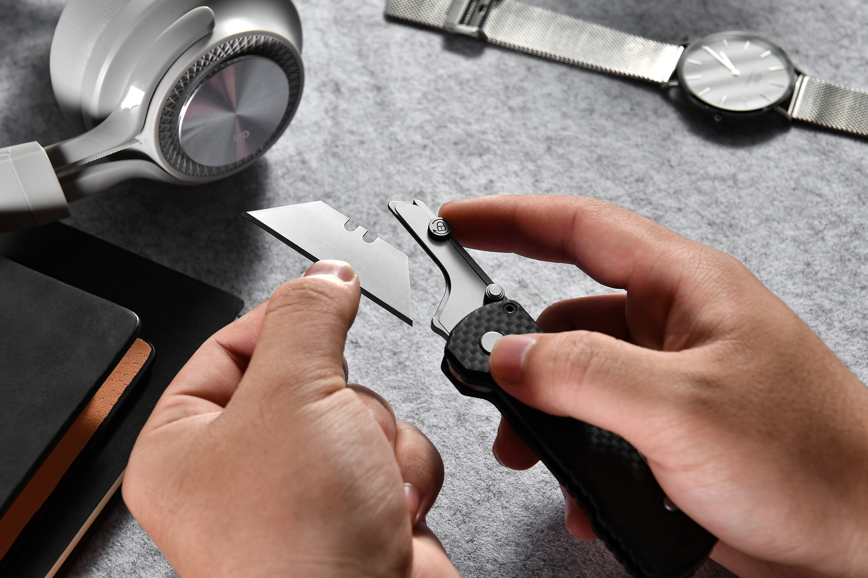 Olight U1 Pro Utility Knife with Folding Screwdriver - Carbon Black Fiber